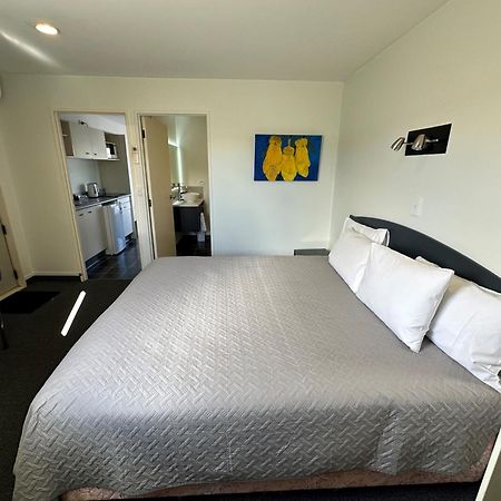 Baycourt Lakefront Motel Taupo Exterior foto