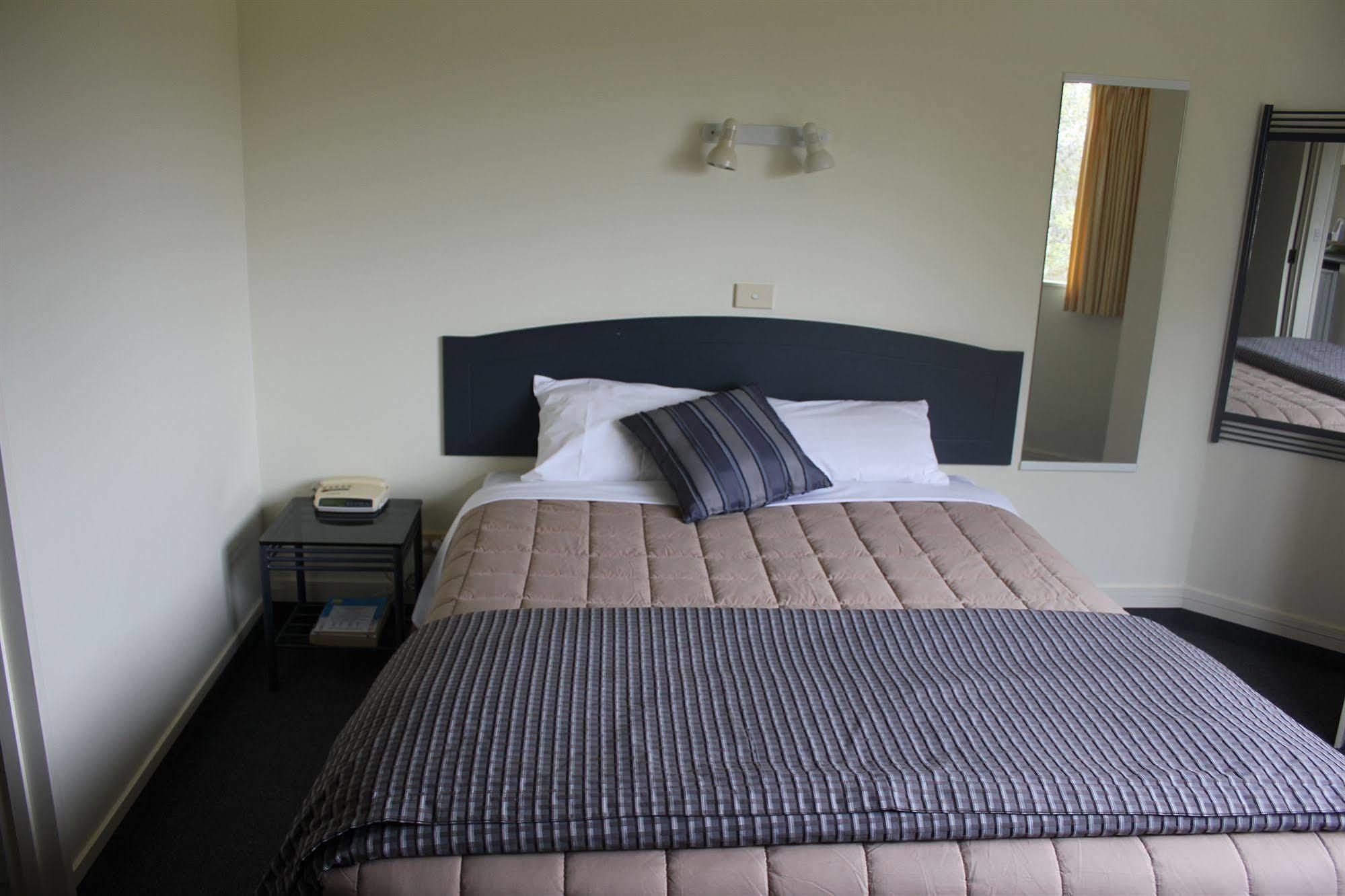 Baycourt Lakefront Motel Taupo Exterior foto