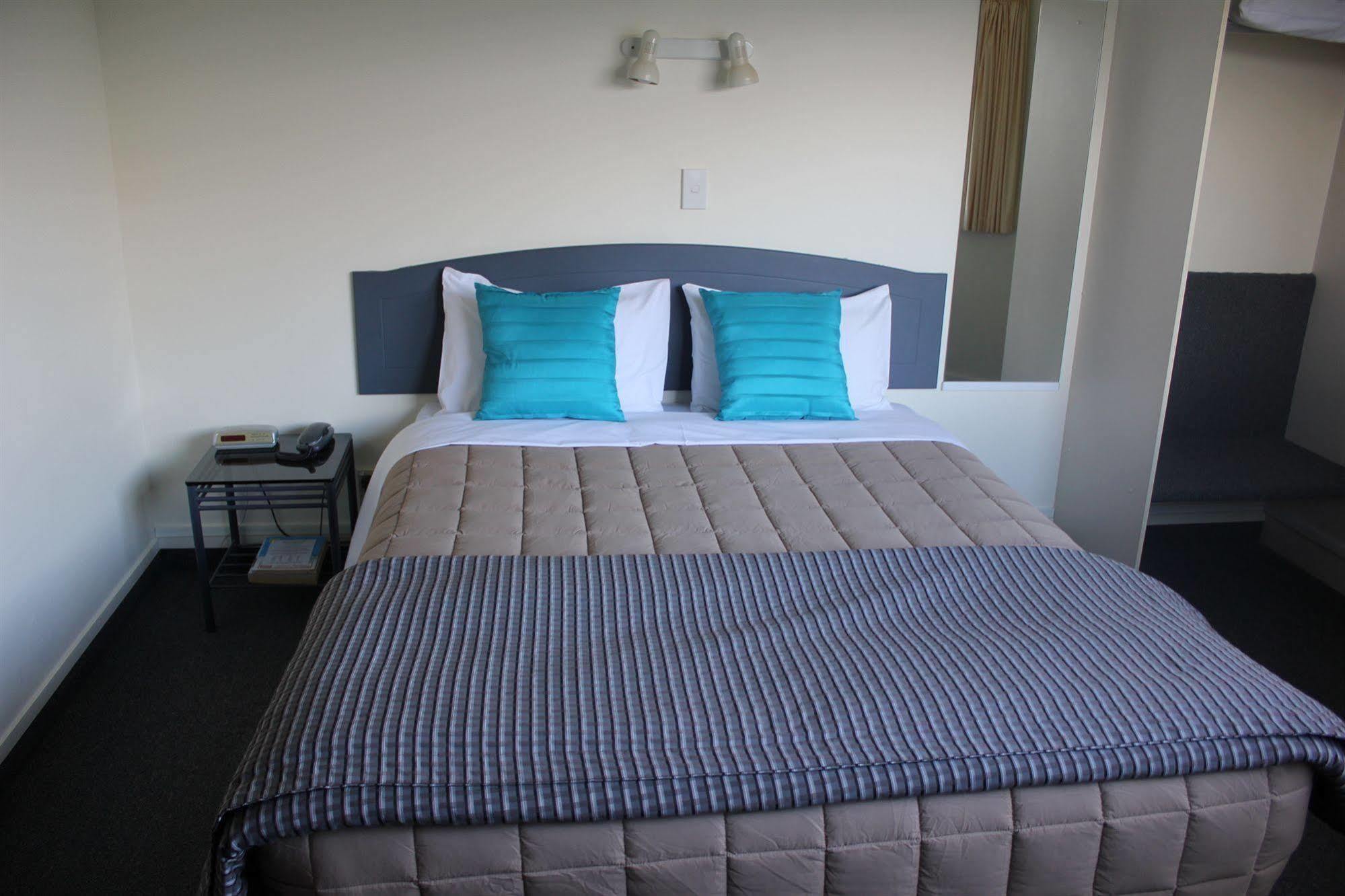 Baycourt Lakefront Motel Taupo Exterior foto